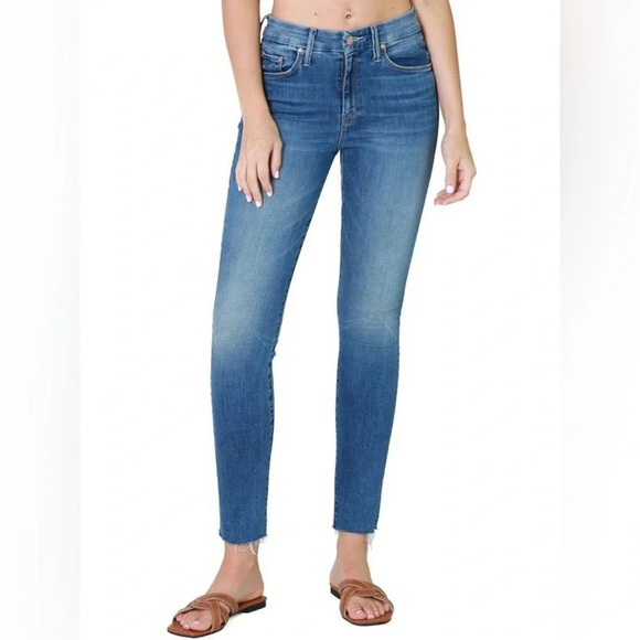 Mother Denim The Looker Ankle Fray in Healing Jar
